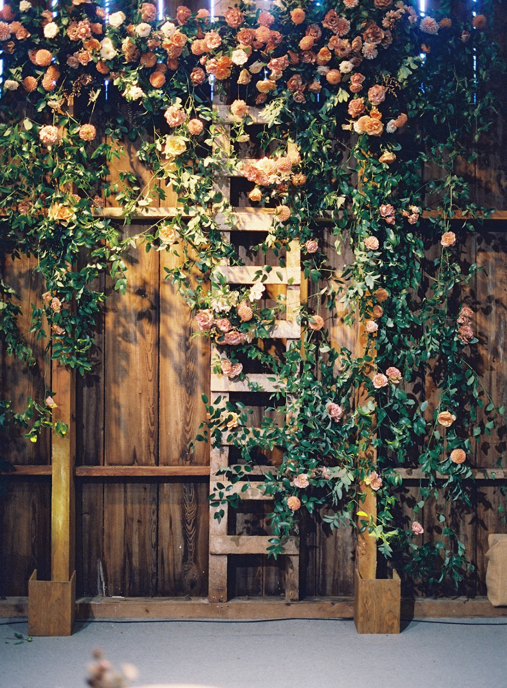 upscale-barn-wedding-at-the-peace-barn