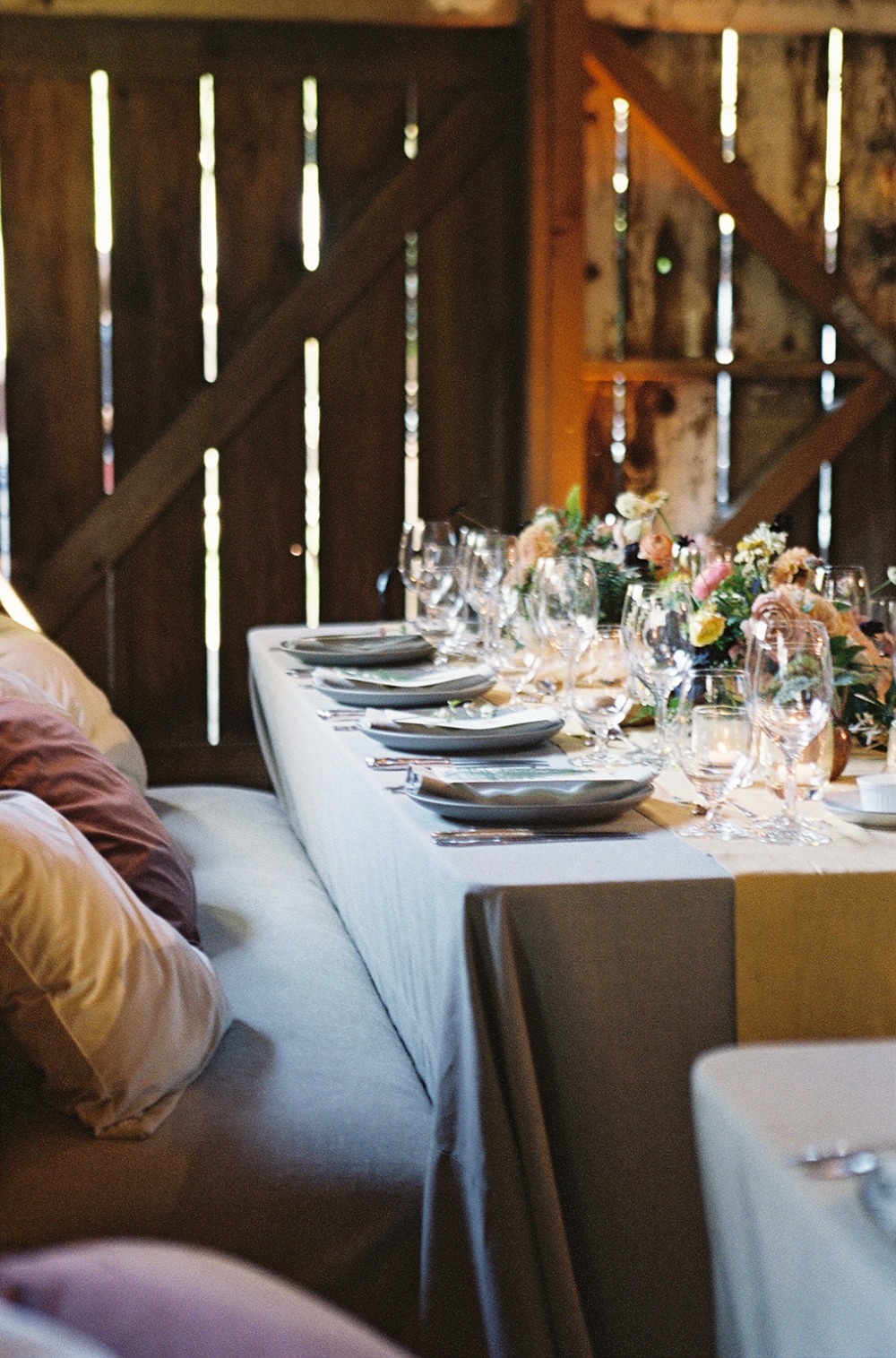 upscale-barn-wedding-at-the-peace-barn