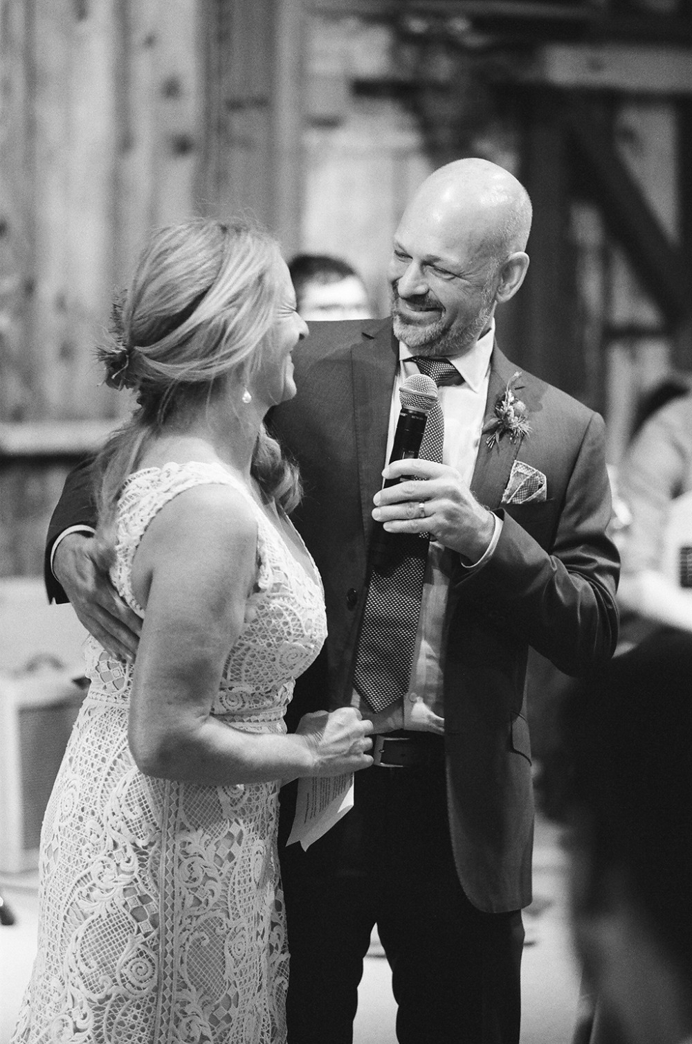 upscale-barn-wedding-at-the-peace-barn