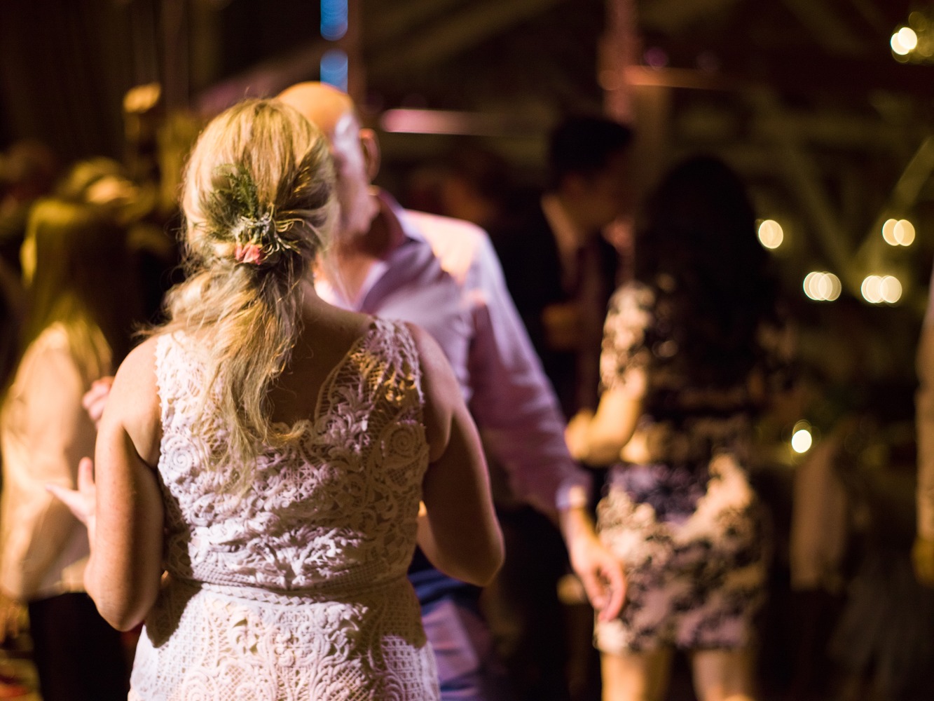 upscale-barn-wedding-at-the-peace-barn