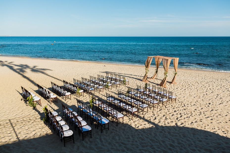 beach wedding ceremony in Cabo