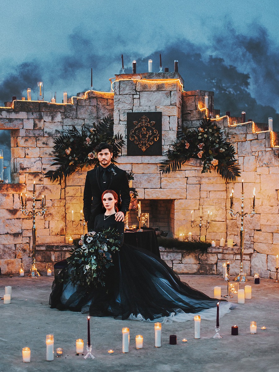 How To Have A Dark And Dramatic Themed Wedding