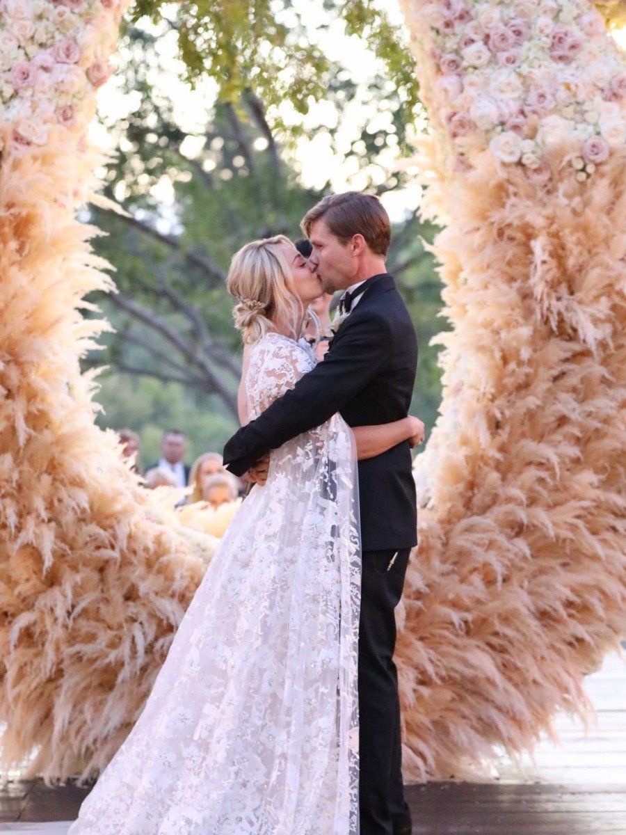Kaley Cuoco Get the Look: 10 Wedding Dresses with Capes