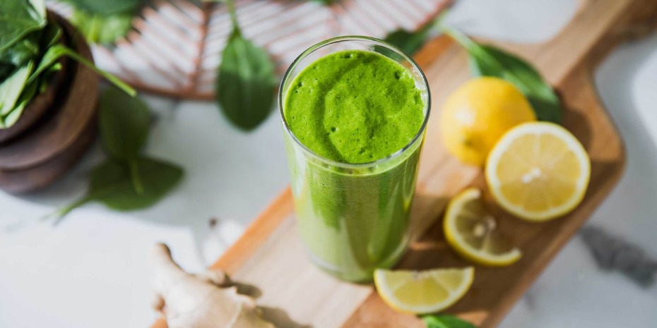 kicked-up-green-smoothie-with-spinach-apple-and