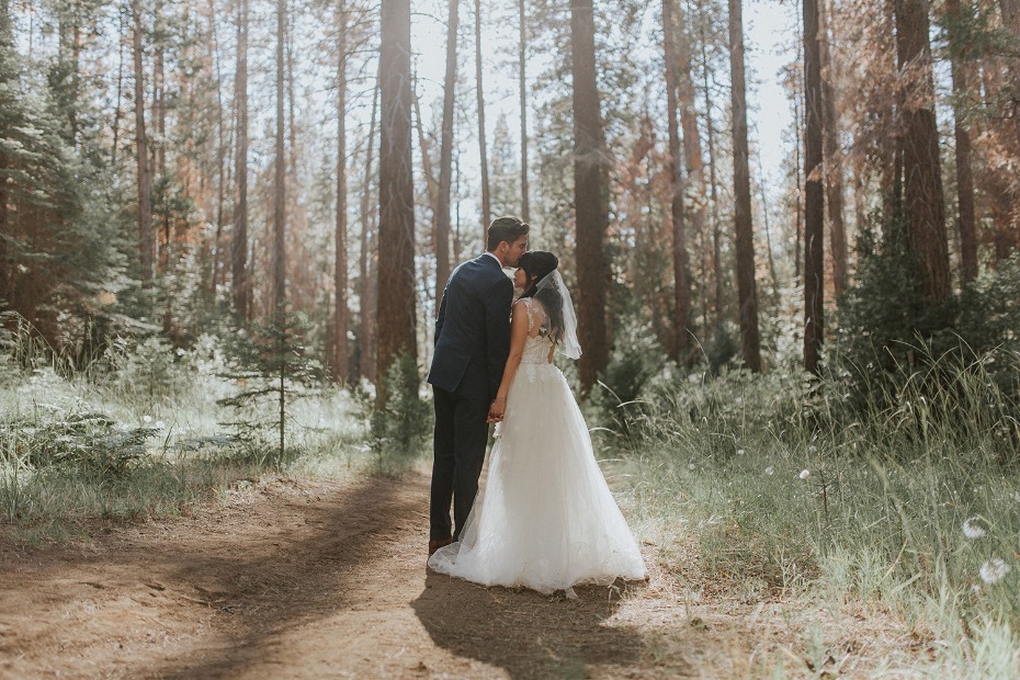 Beautiful woodsy wedding in Yosemite