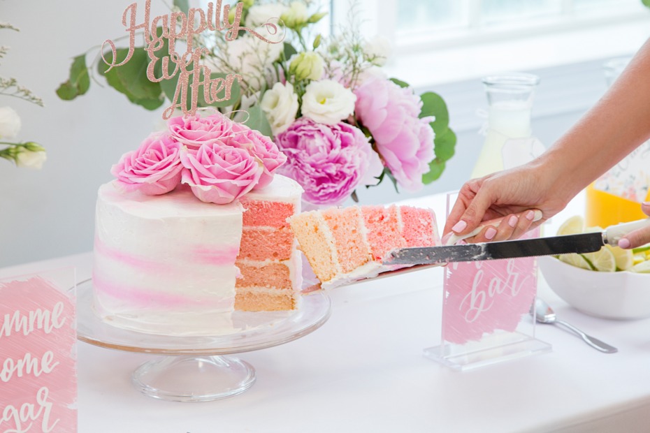 white and pink ombre weddding cake