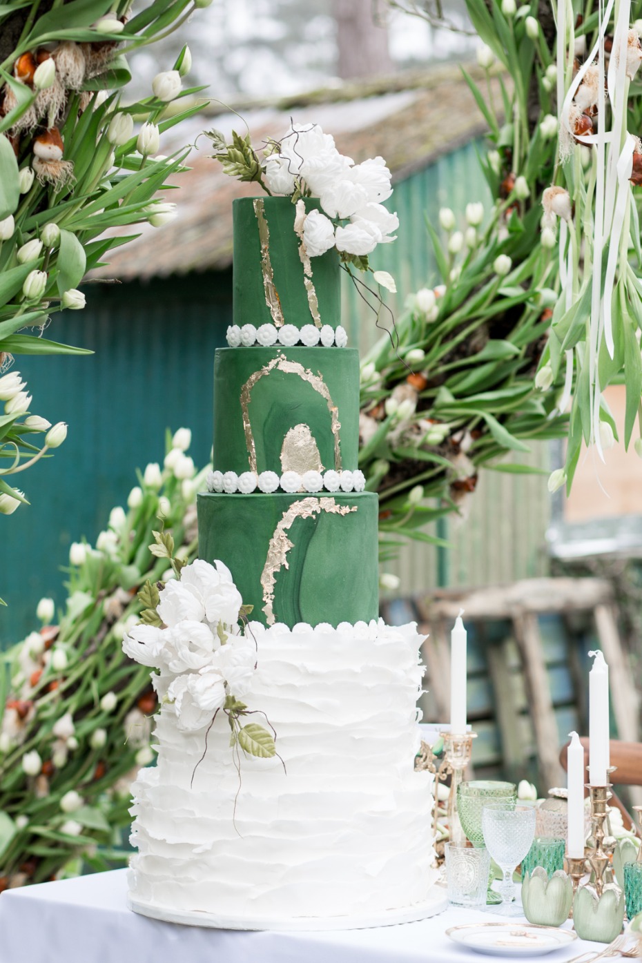 Stunning wedding cake with elegant design and floral decorations