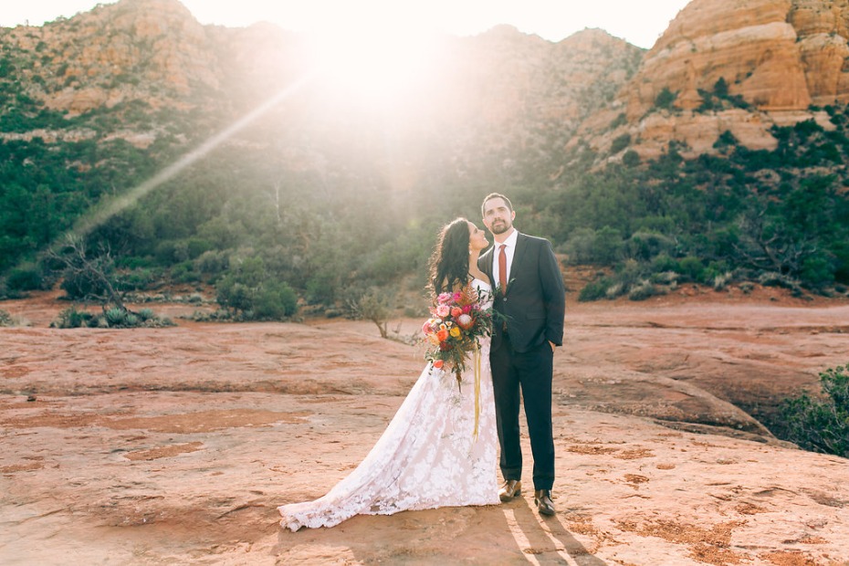 wedding couple in the desert