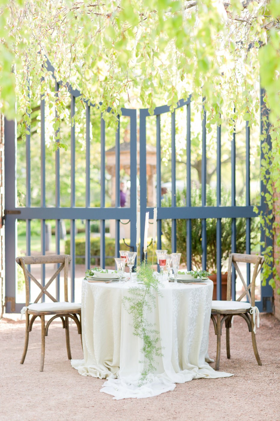 Sweetheart table in the garden