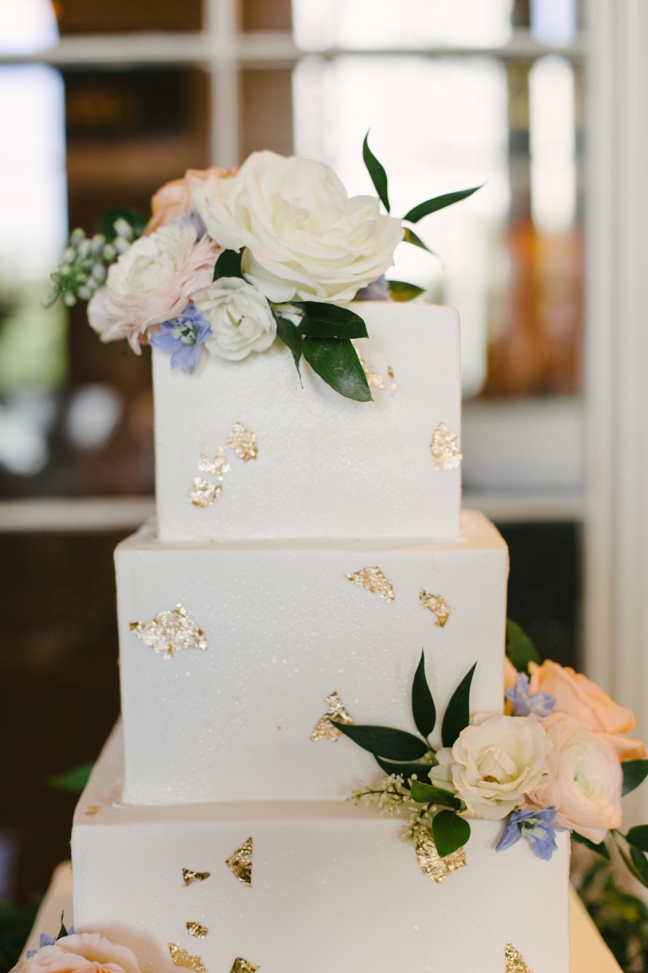 gold flaked square wedding cake