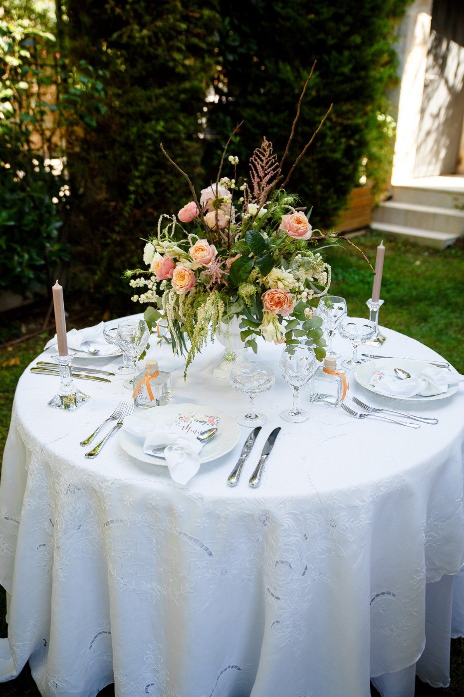 round wedding table for your garden reception