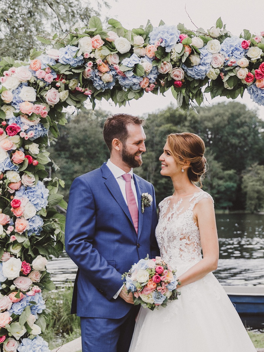 How To Have A Posh Garden Wedding