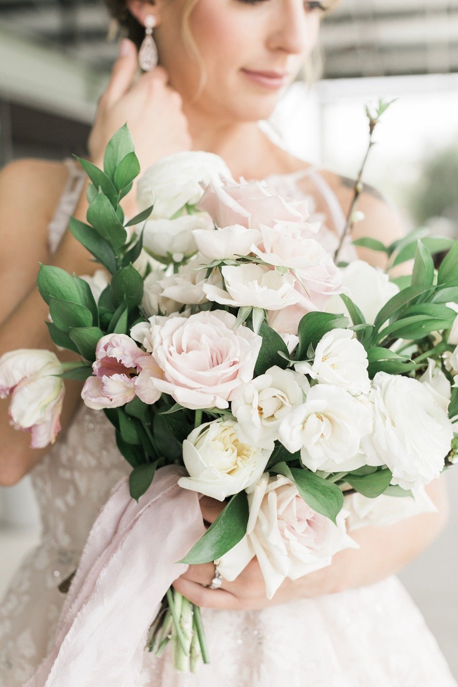 blush and white rose and tulip bouquet