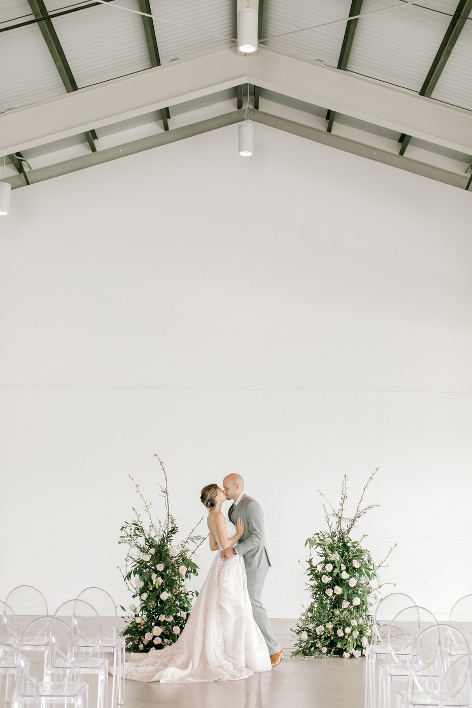 modern and minimal wedding ceremony