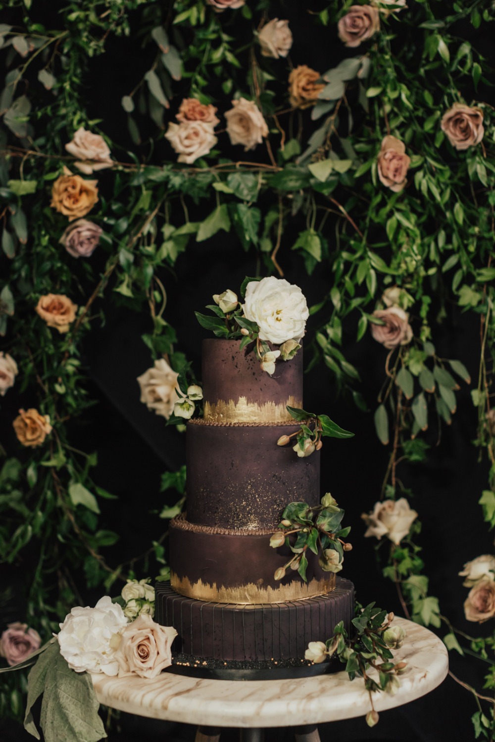 gold and deep purple wedding cake