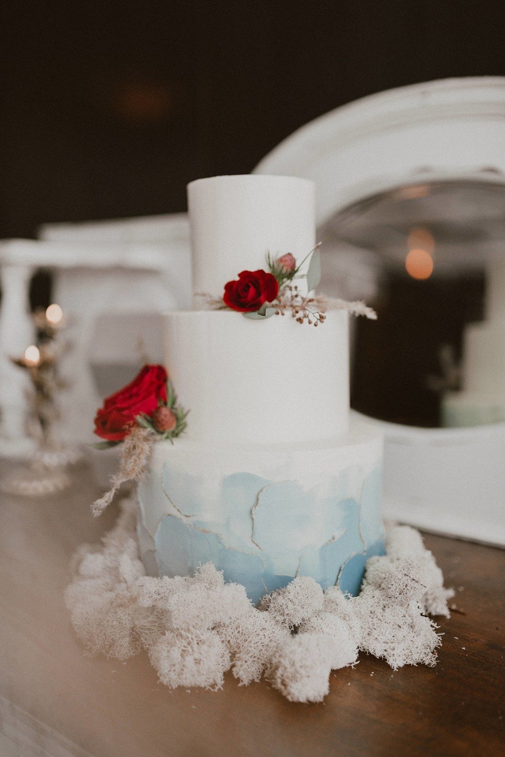 unique and elegant wedding cake in blue and white