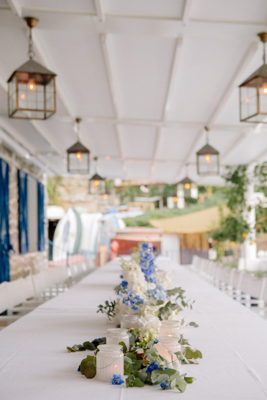 Romantic welcome dinner in blue and white