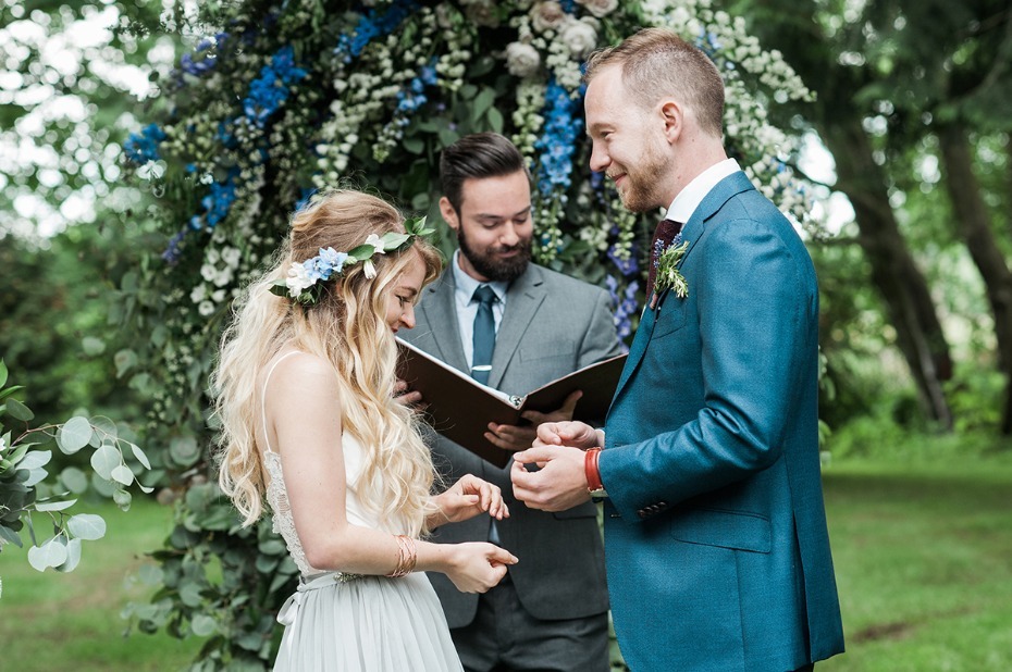 blue and white wedding ideas