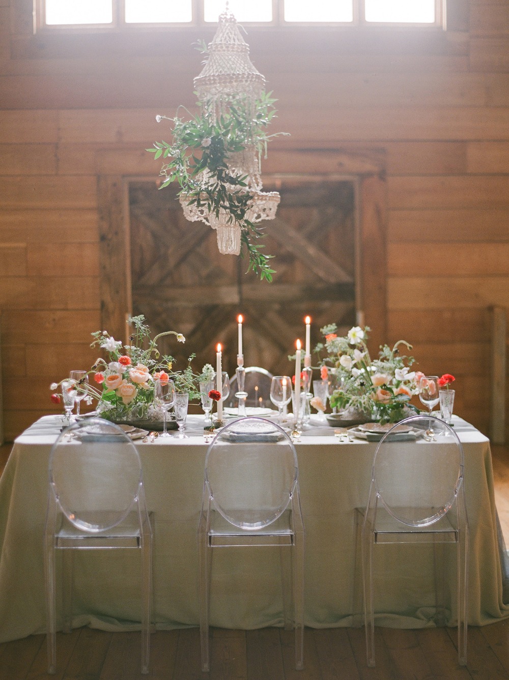 modern wedding table for your barn wedding