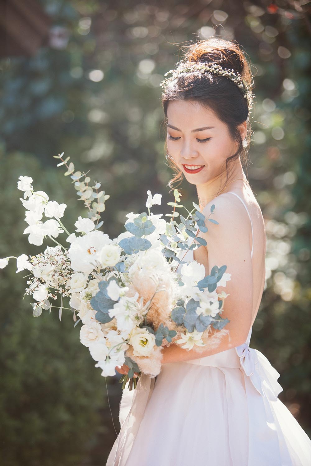 classicromanticweddingdaywithanadorabletwist43