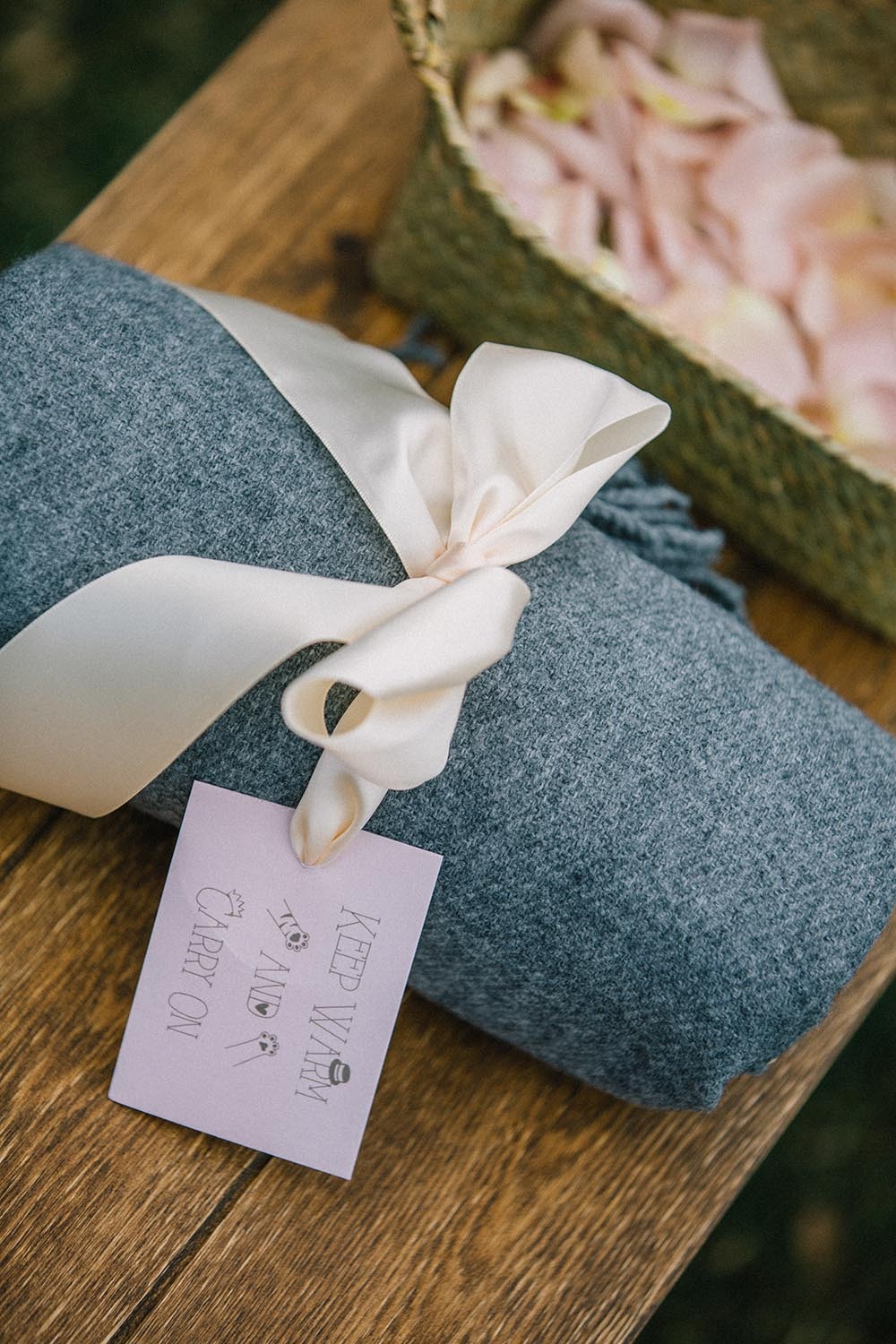 sweet wedding throws for guests to stay warm