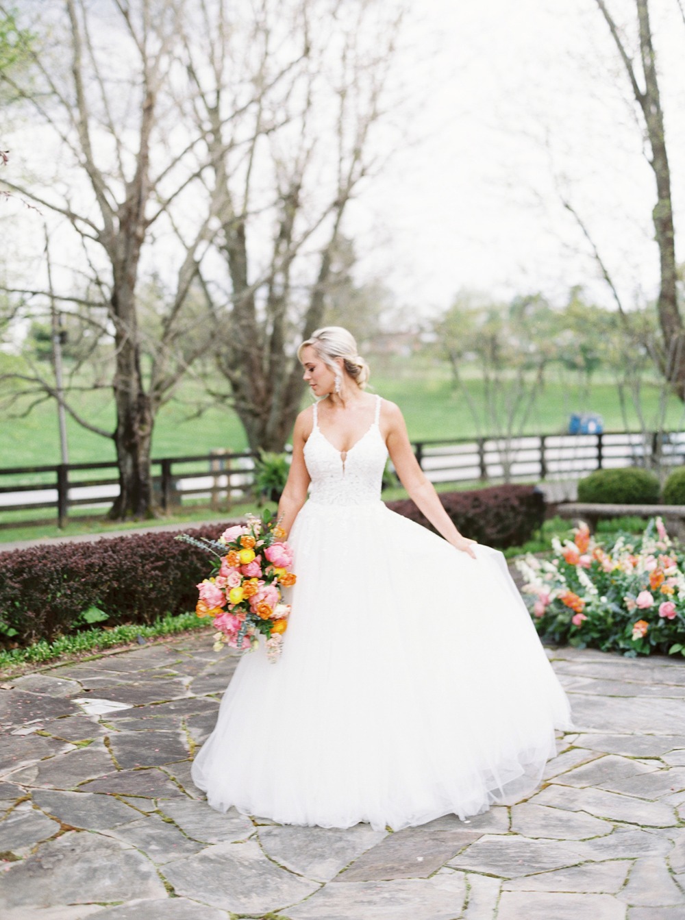 how-to-have-a-springtime-wedding-at-a