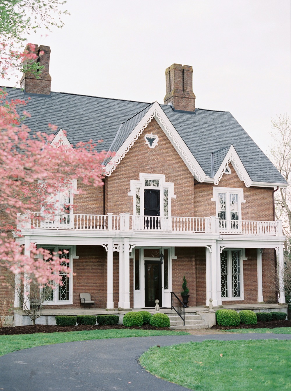 how-to-have-a-springtime-wedding-at-a