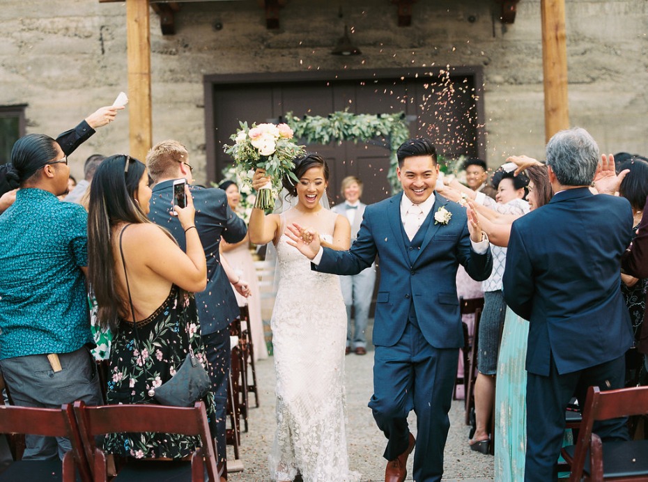 Confetti toss