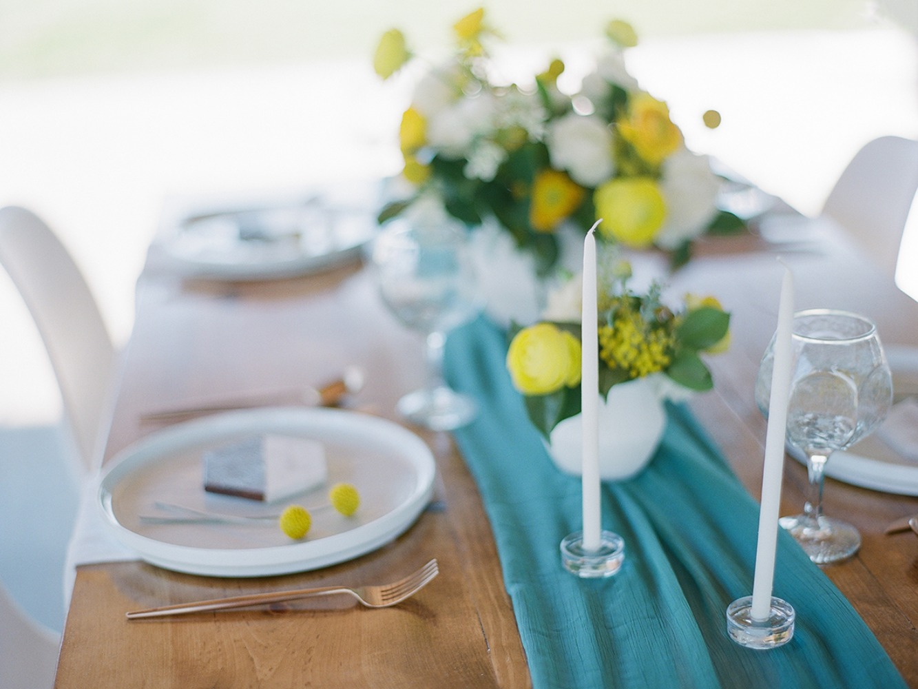modern minimalist wedding table