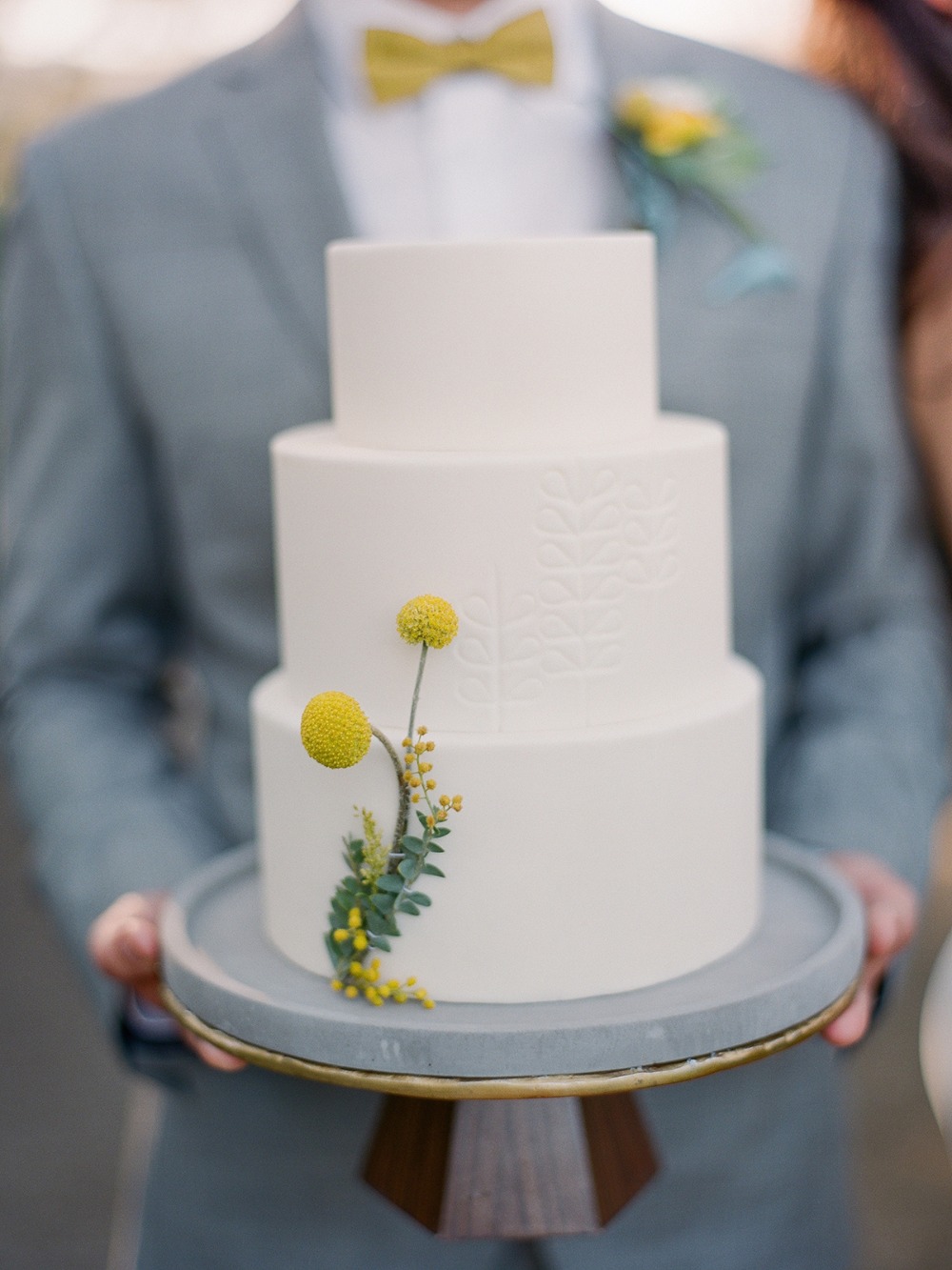 minimalist wedding cake idea