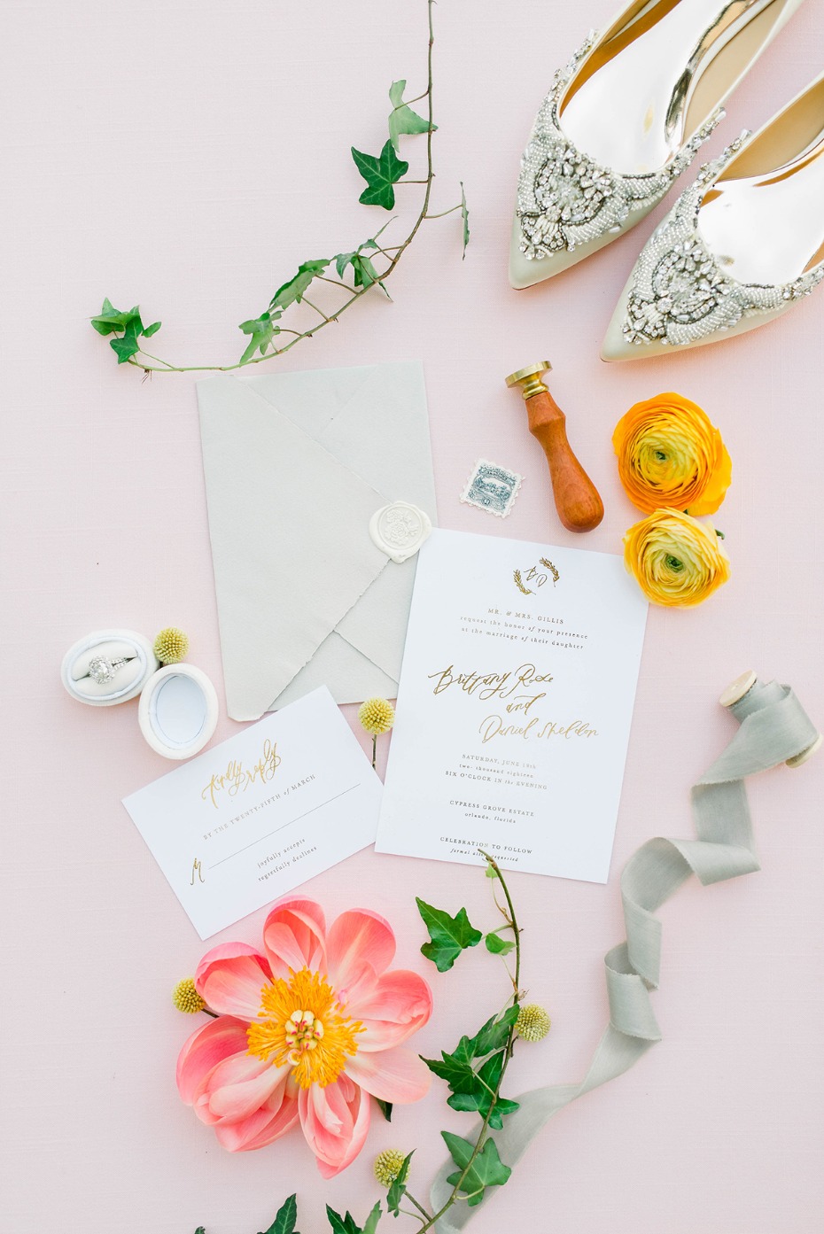 Wedding details: shoes, invitation, flower and ring