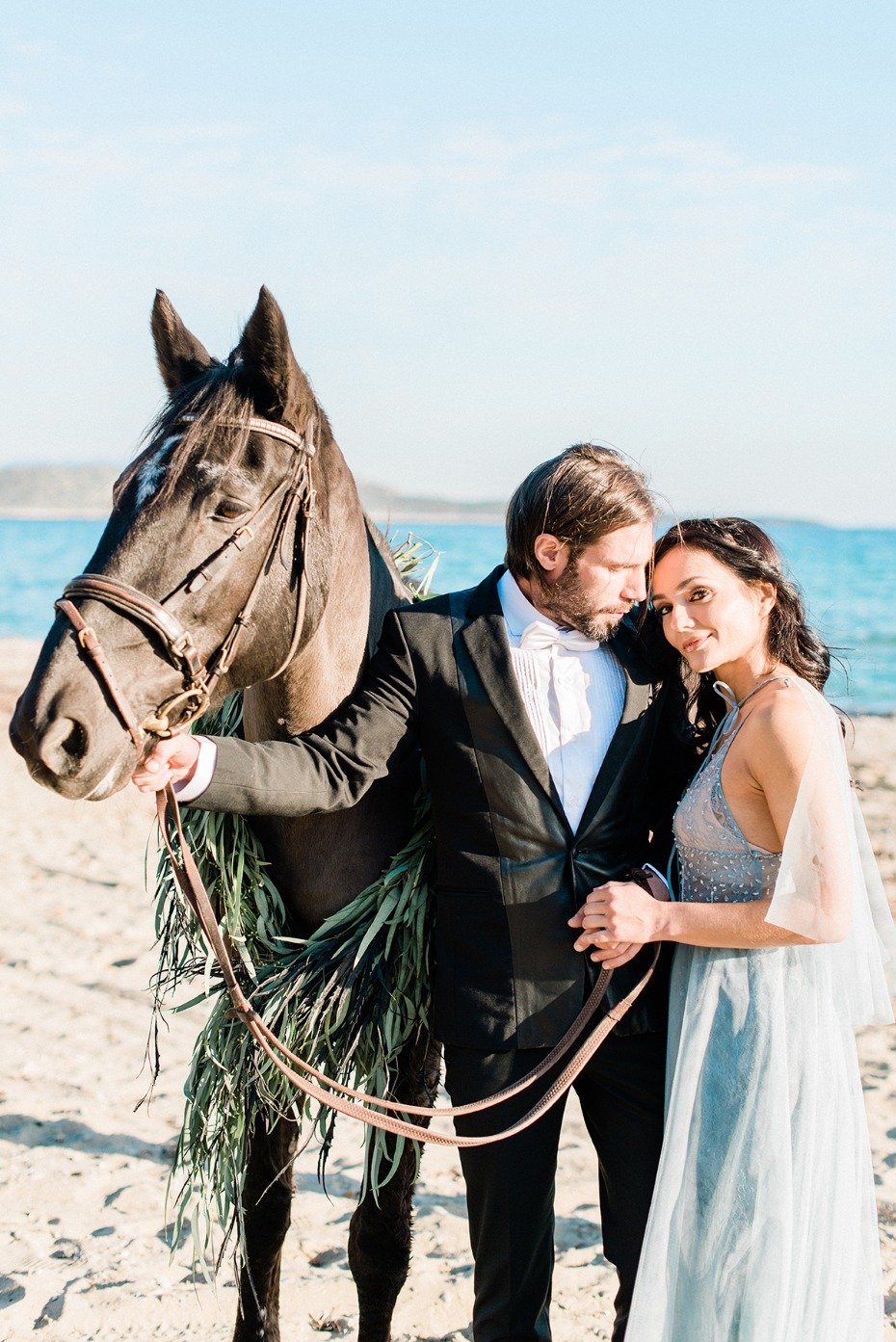 wedding couple and horse on the beach