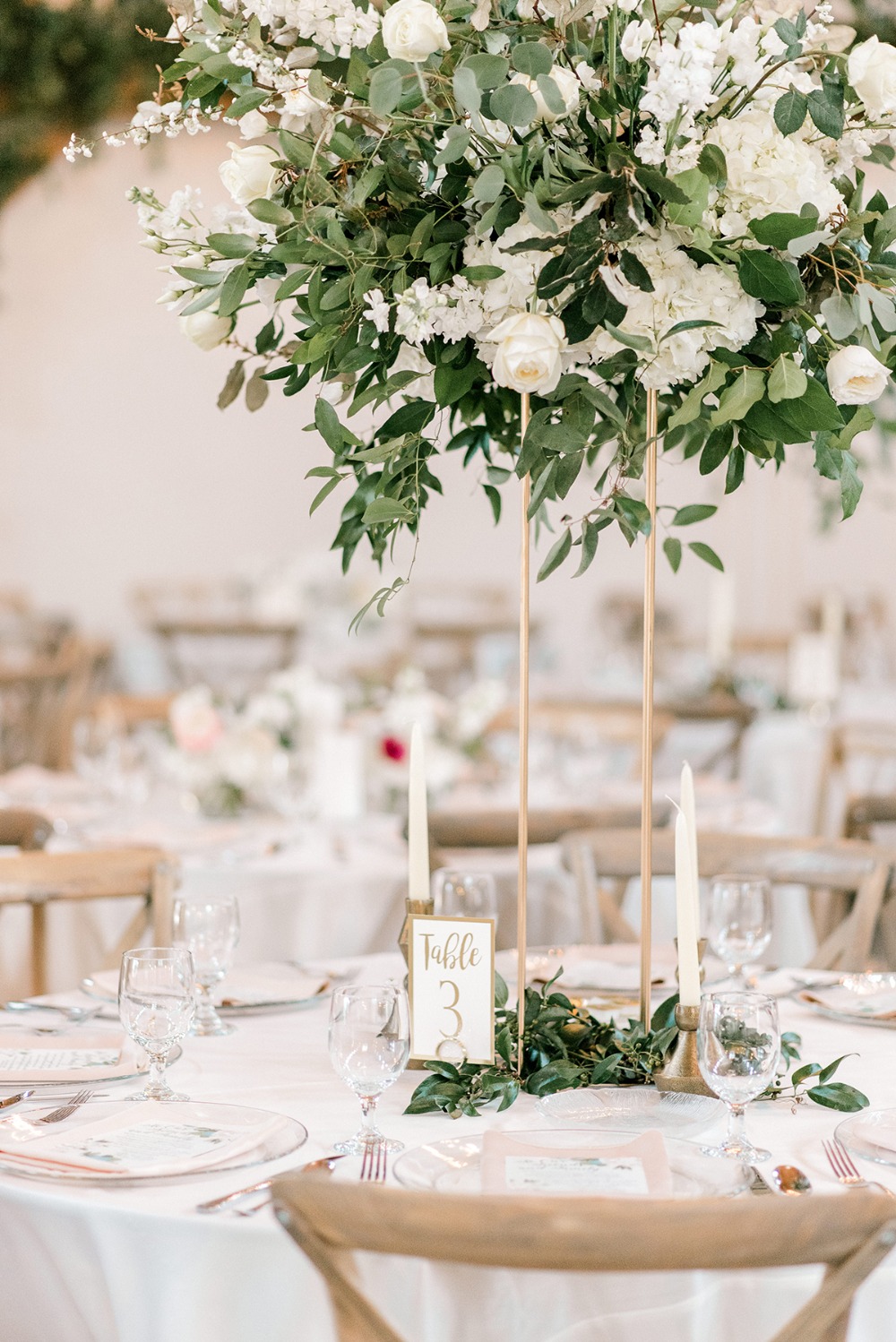 Elegant wedding table setting with floral centerpiece