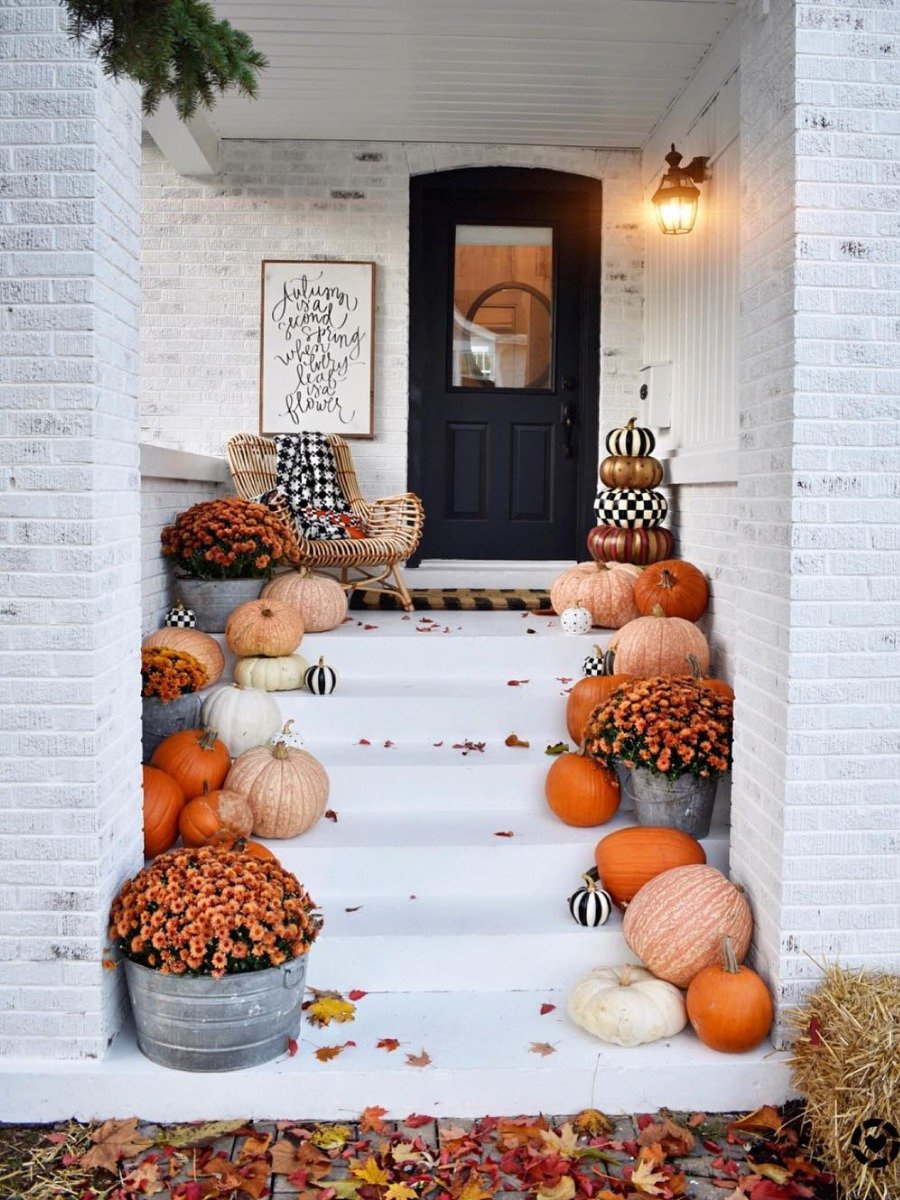20+ Fall Porch Decorating Ideas That Have Us Bewitched