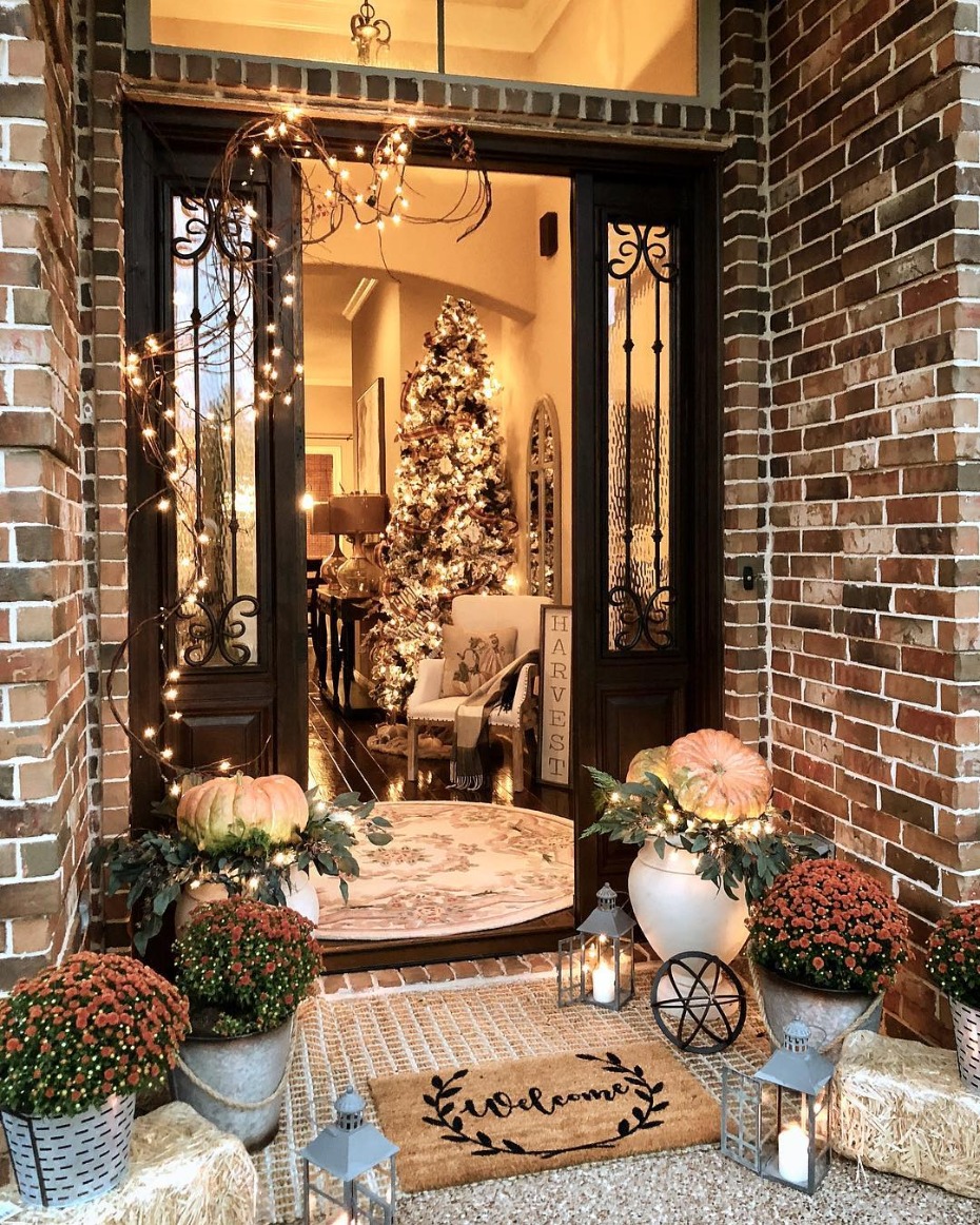 Autumn Entryway with decorated tree