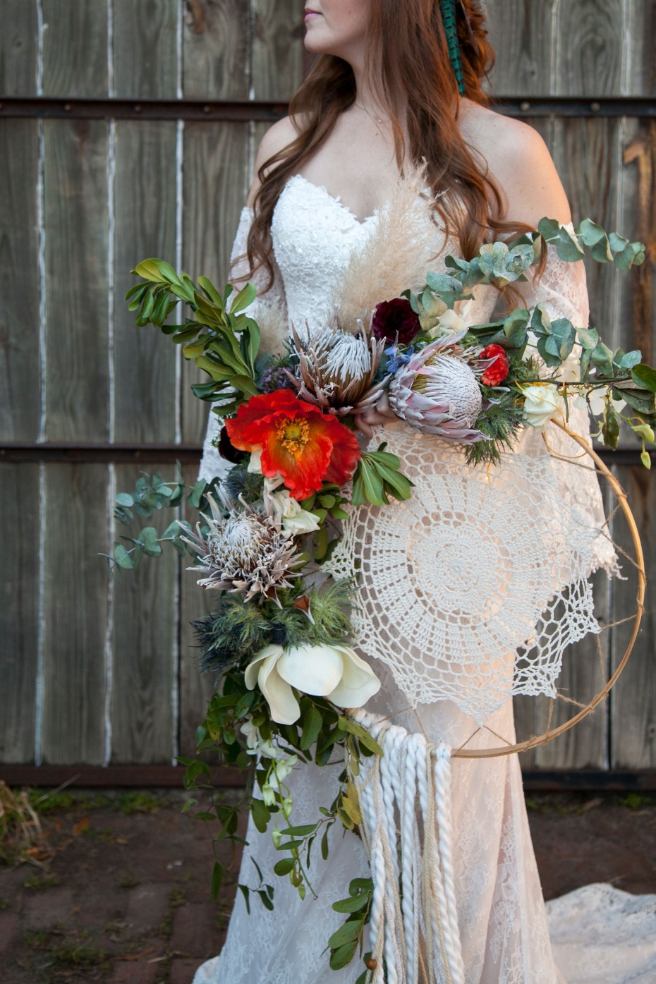Boho bride with macrame floral bouquet