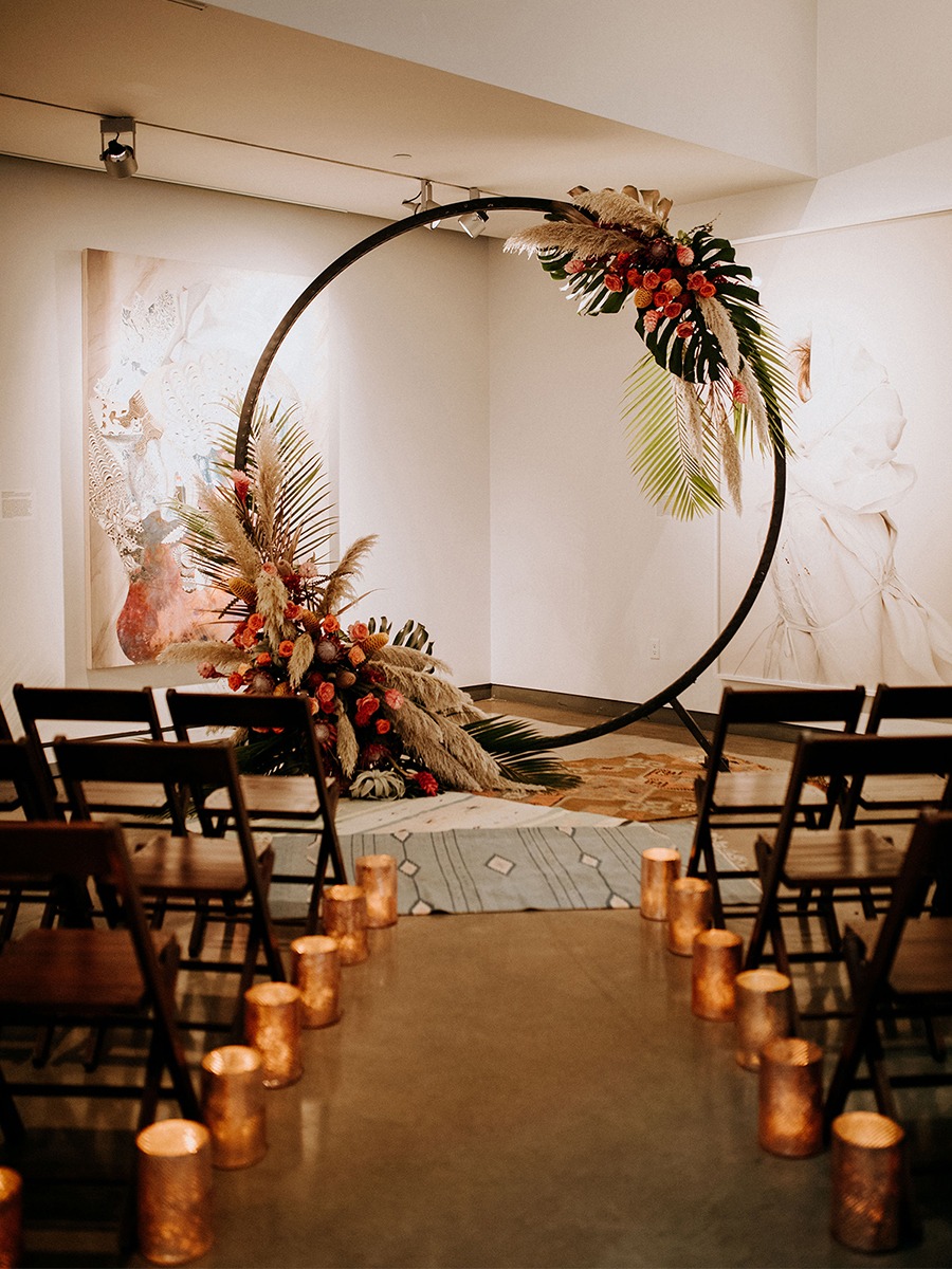 How To Have A Warm And Cozy Modern Tropical Wedding