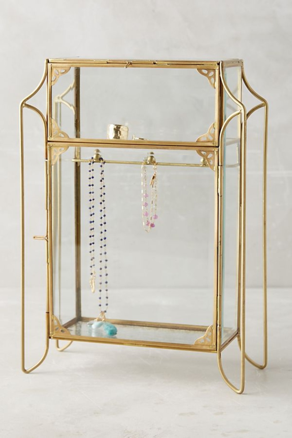 Standing jewelry cabinet glass