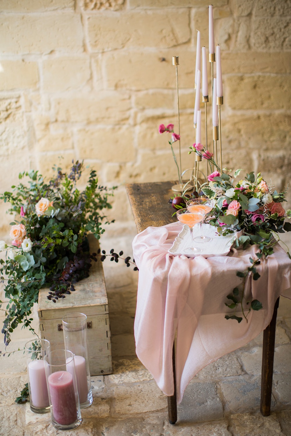 wedding table with romantic flowers