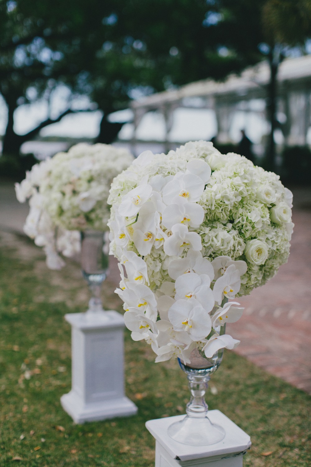all white wedding floral decor