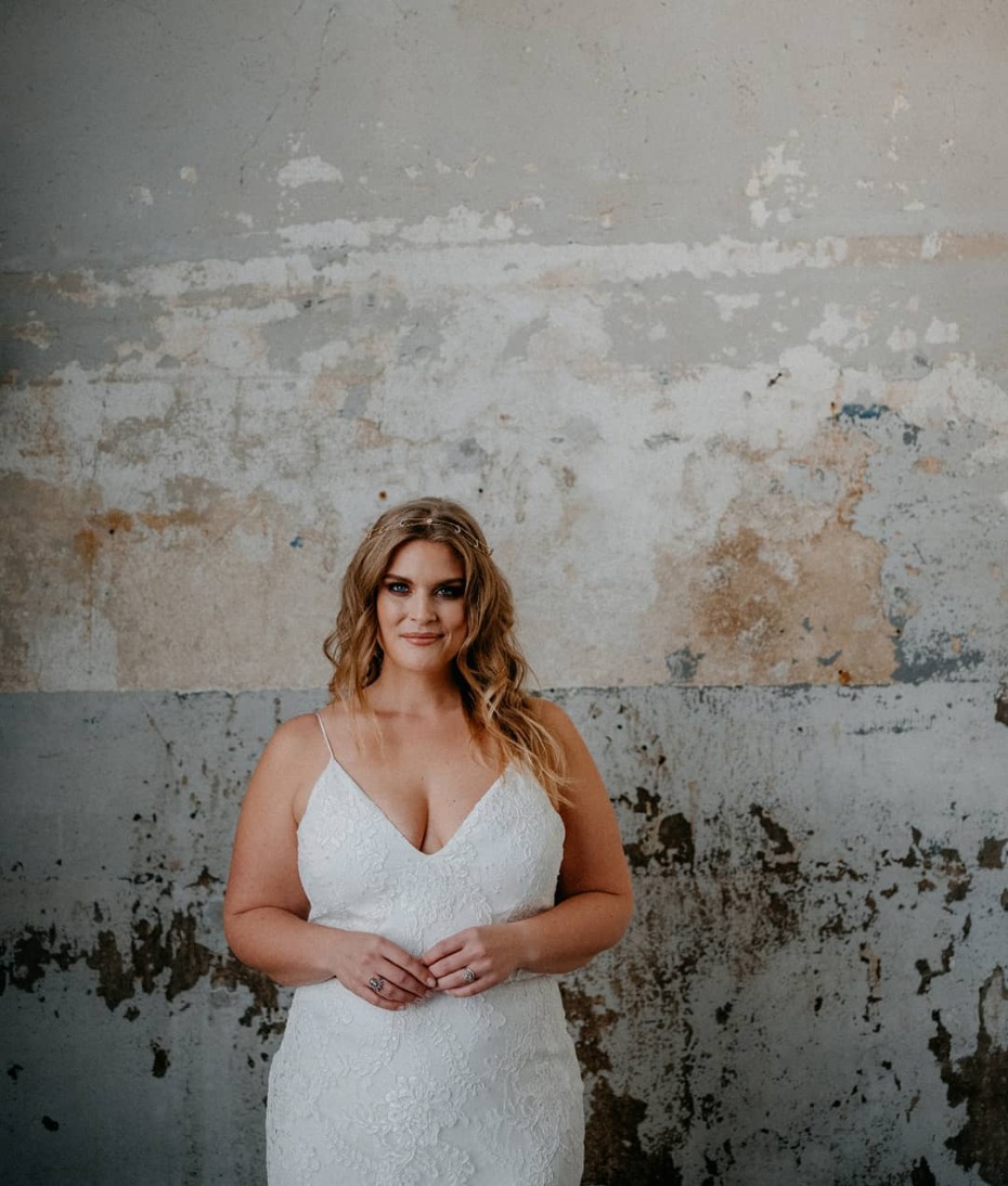 rebecca-schoneveld-bridal-curvy_spaghetti-straps