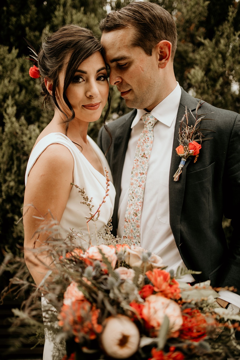 How To Have A Warm And Cozy Modern Tropical Wedding