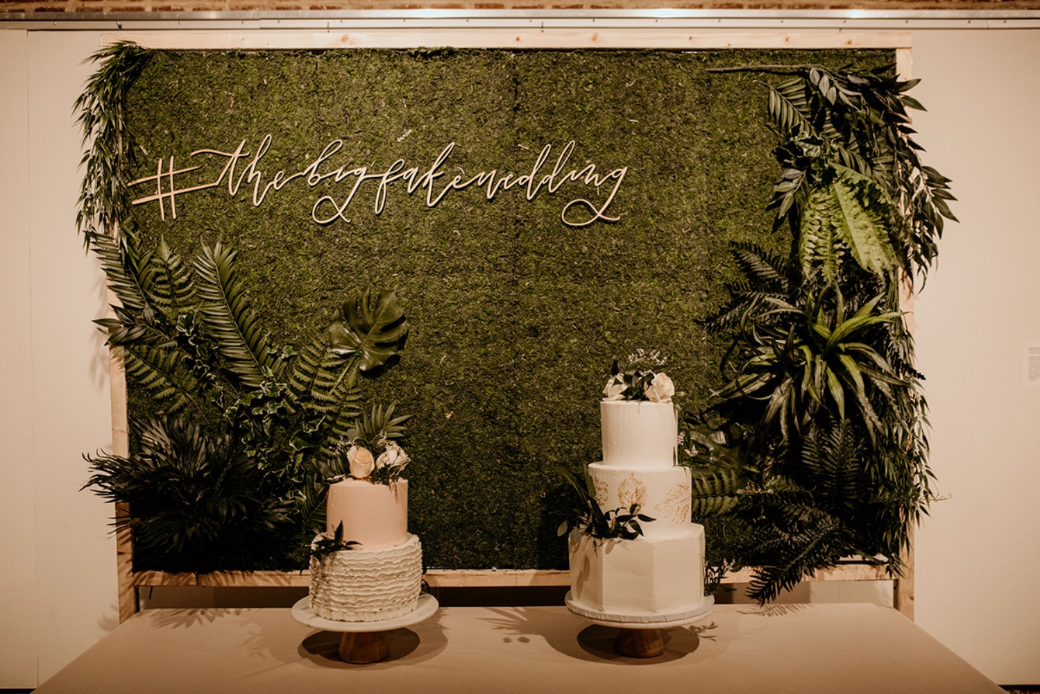 moss backdrop wedding cake table