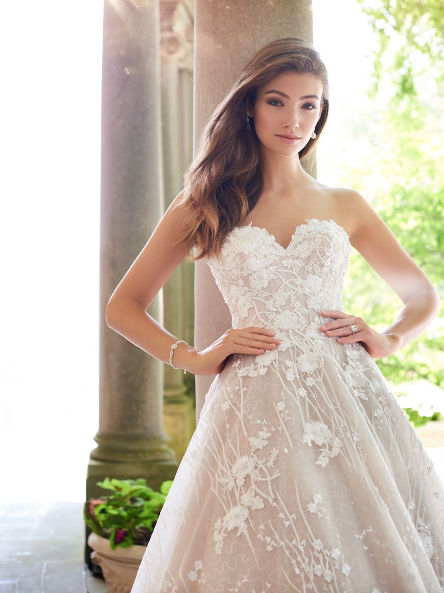 This Dress Is a Flower Lover’s Version of a Fairy Tale