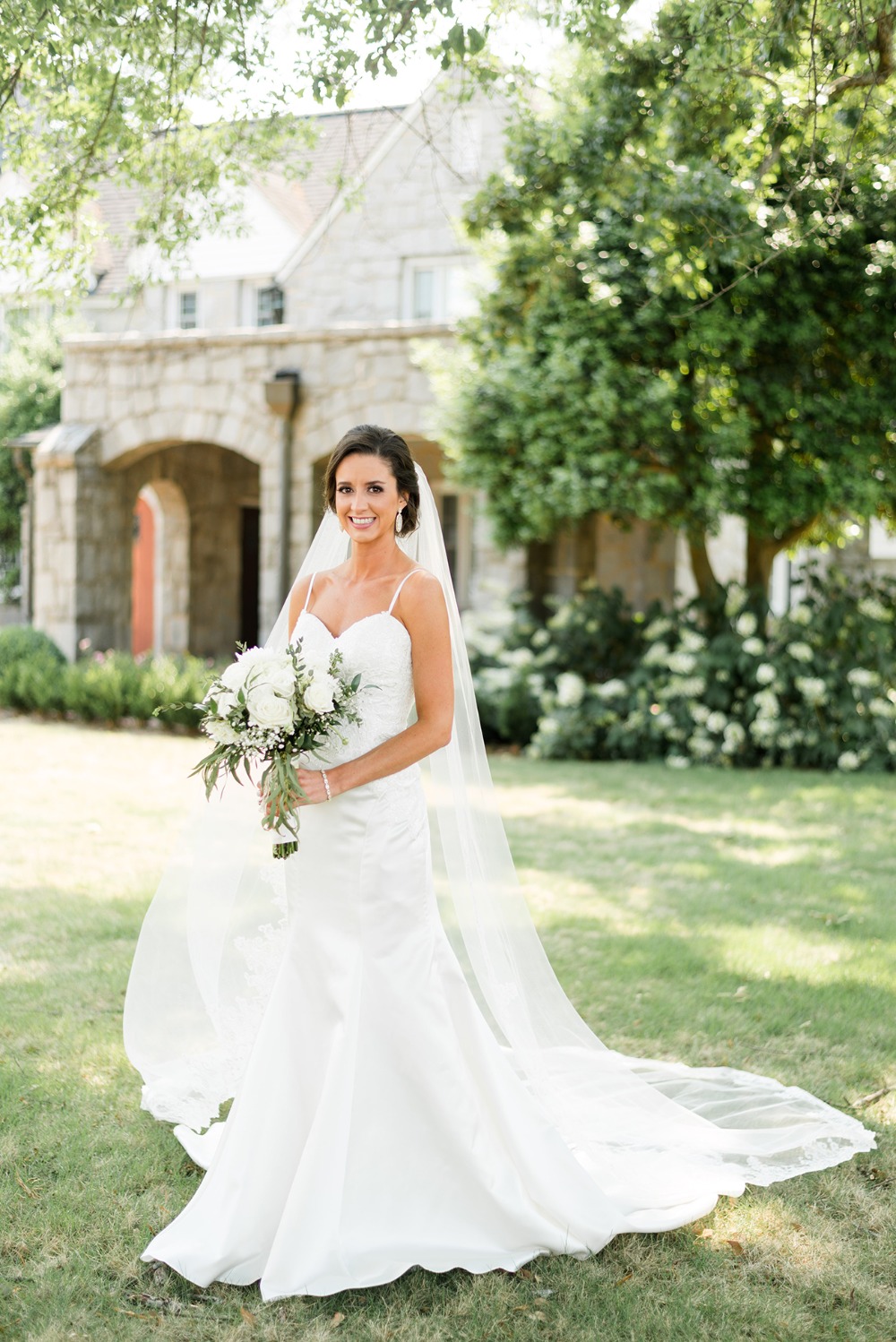 classic summertime bride style