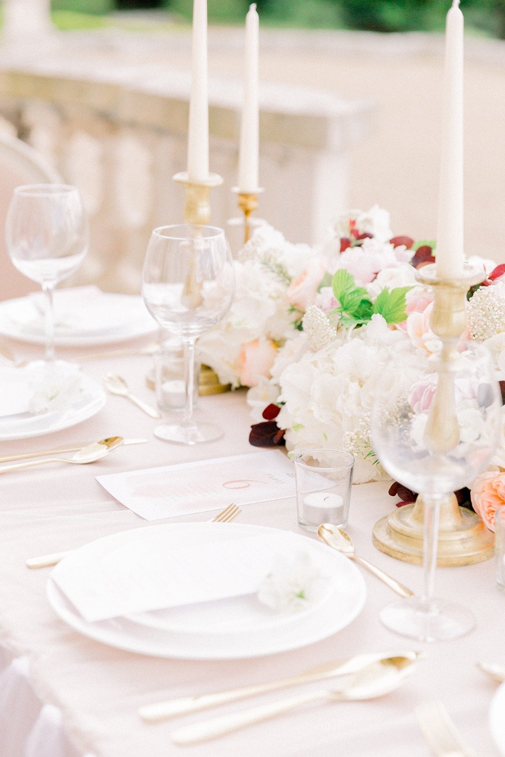 elegant outdoor wedding table decor