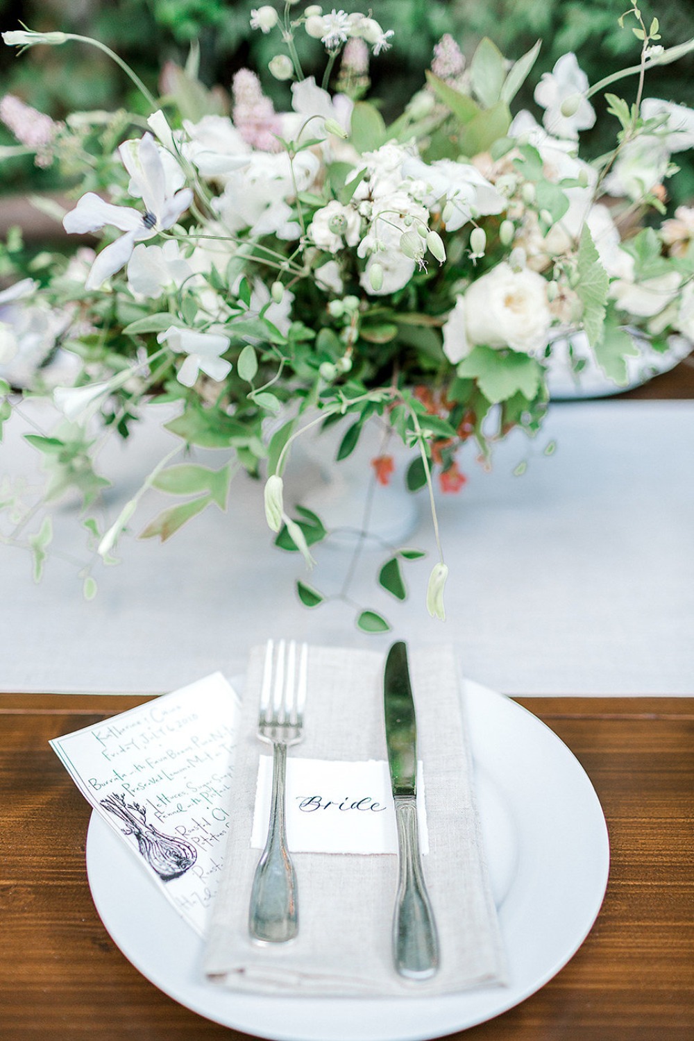 Elegant wedding table setting with floral centerpiece