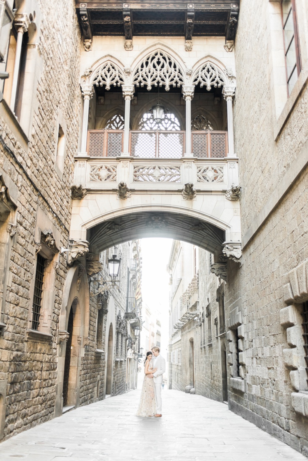 Engagement Photo Ideas In The Streets Of Barcelona