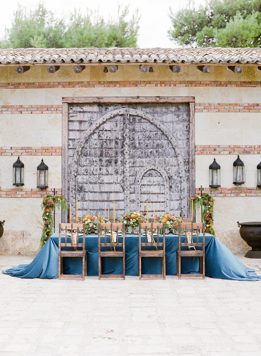 wedding table with an ancient style