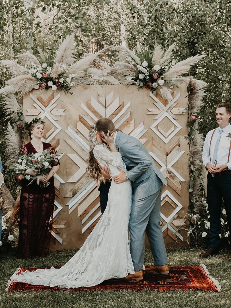 15 Wedding Ceremony Backdrops That Get All The Likes